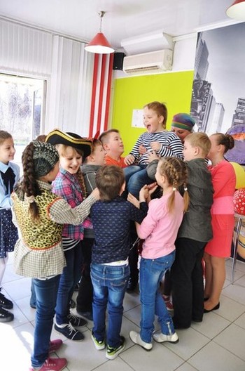 Ведущая на детский праздник в Севастополе, цена за проведение